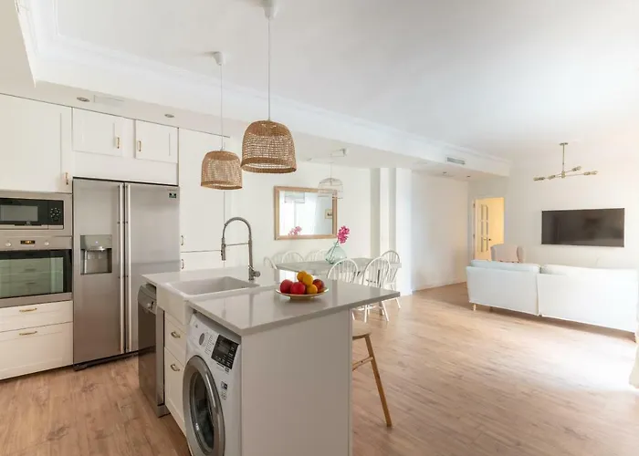 UNIQUE HOMES LAS SETAS, PLAZA DE SAN PEDRO 6 Pax