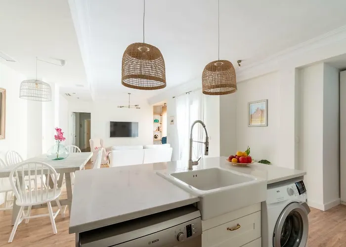 UNIQUE HOMES LAS SETAS, PLAZA DE SAN PEDRO 6 Pax